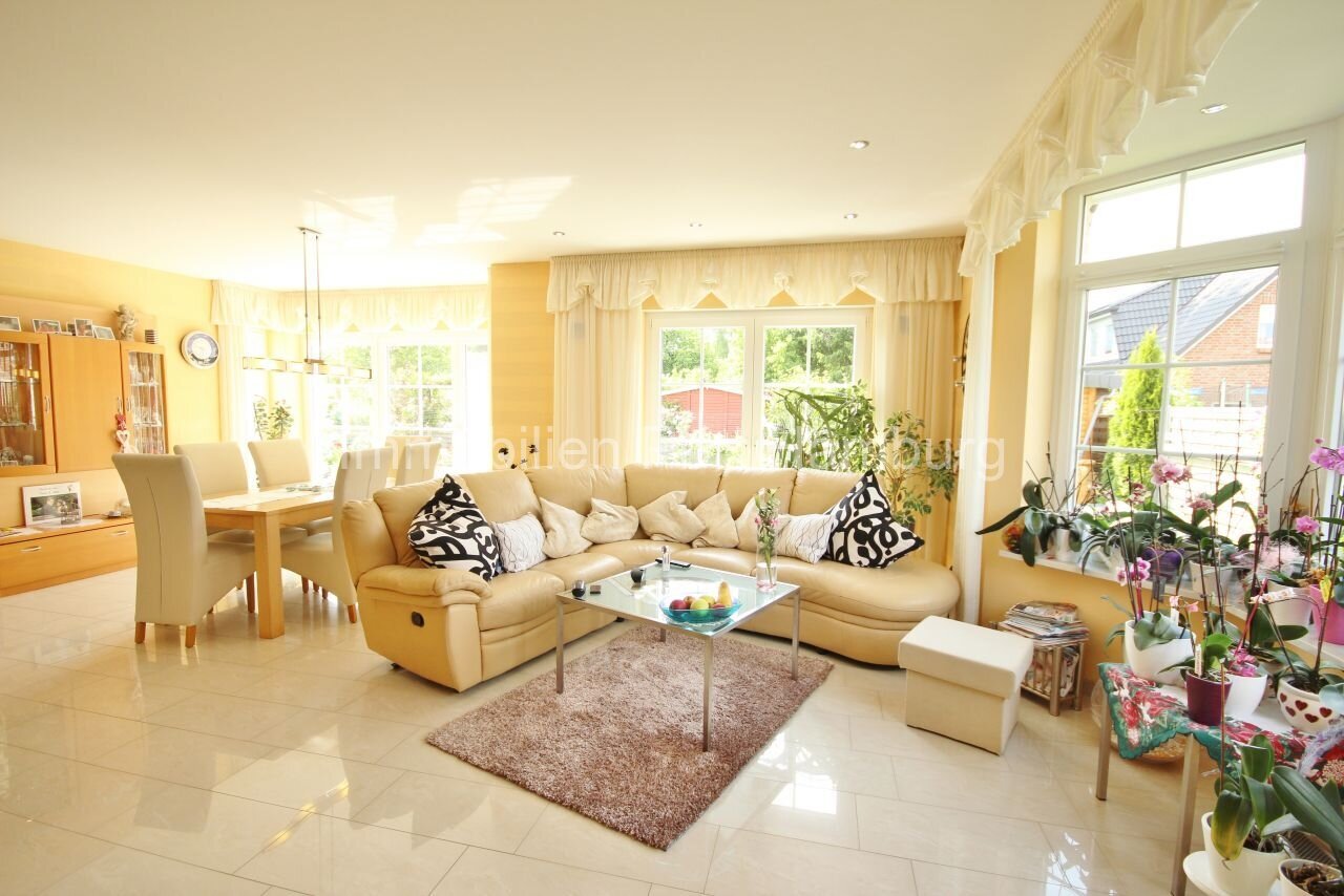 Bright living environment with spacious layout and floor-to-ceiling panoramic windows – your new home to feel good! Bright living environment with spacious layout and floor-to-ceiling panoramic windows – your new home to feel good!