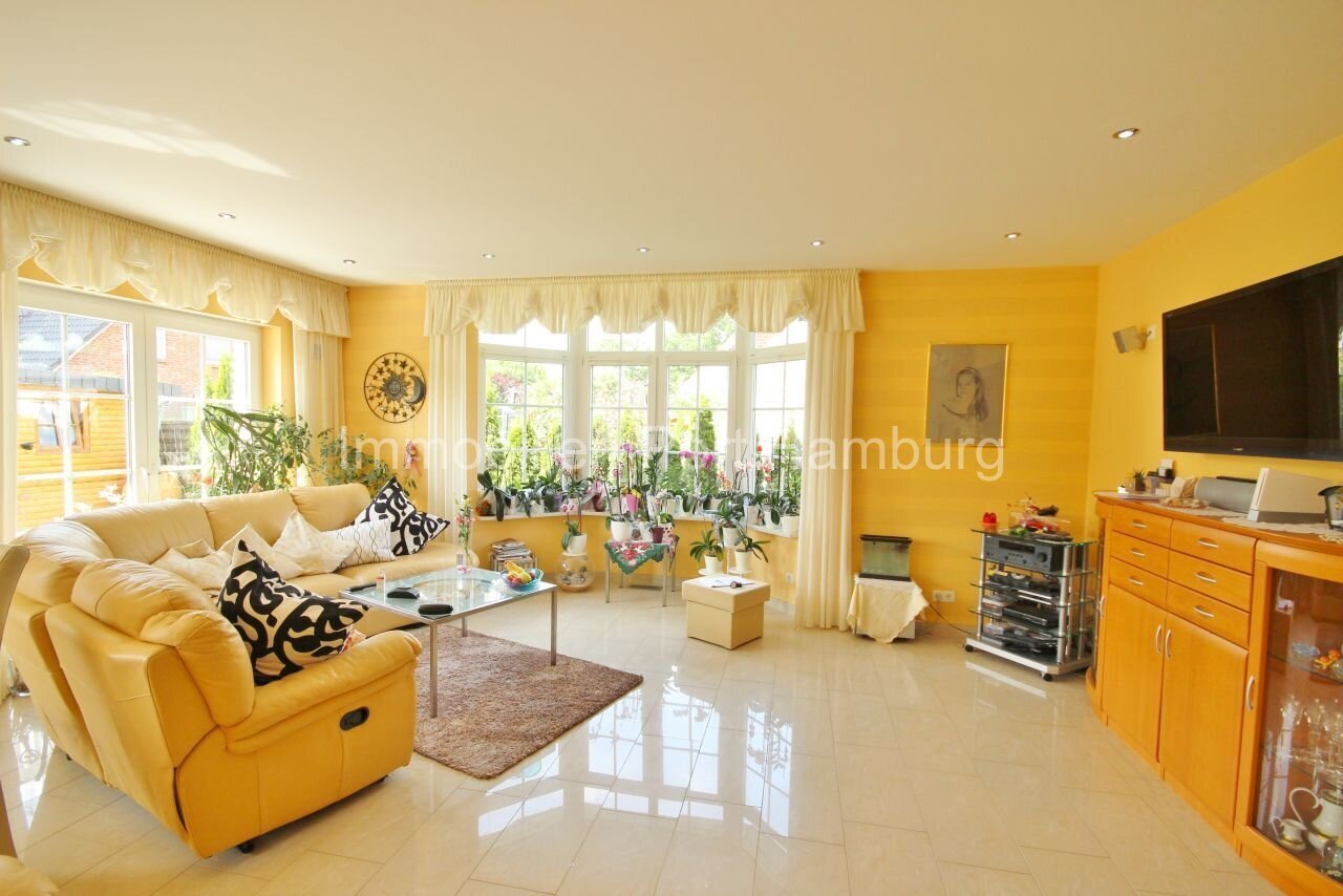 Bright living paradise with XXL panoramic glazing and high-quality tile comfort! Bright living paradise with XXL panoramic glazing and high-quality tile comfort!